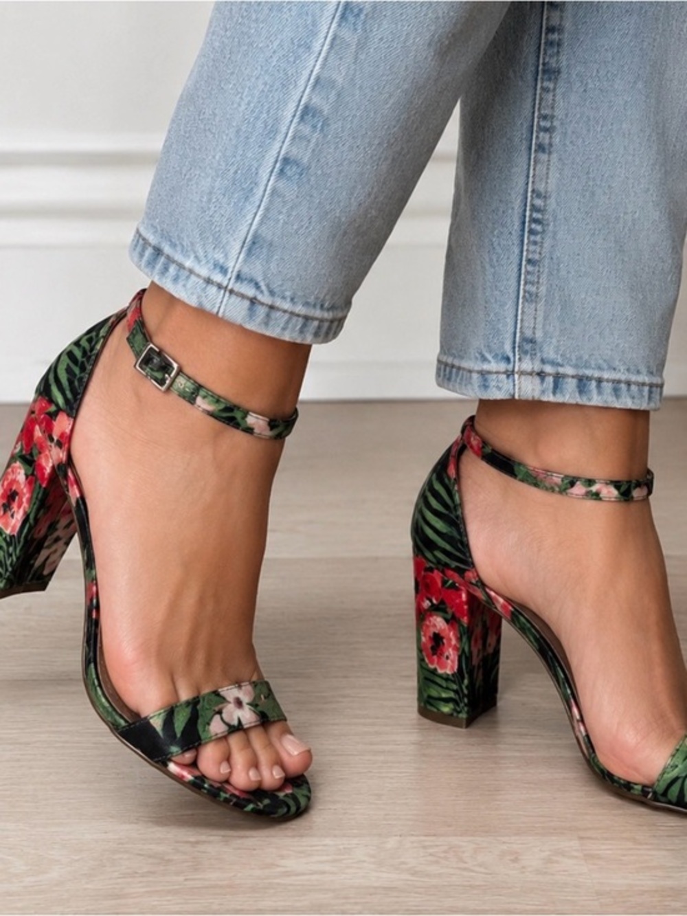 Kenneth Cole Reaction Unique Floral Block Heel Summer Sandals in Green and Red 6